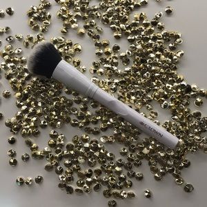 Crown Pro Blush Brush (WHO35)